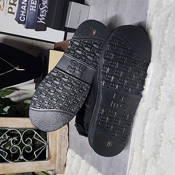 LAMO brand booties NWOT - Picture 5 of 7